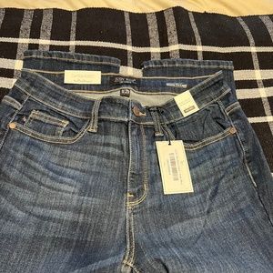 Judy Blue Mid Rise Skinny Fit Capri Size 9/29